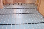 photo of underfloor heating in slab and screed floor with perimeter insulation